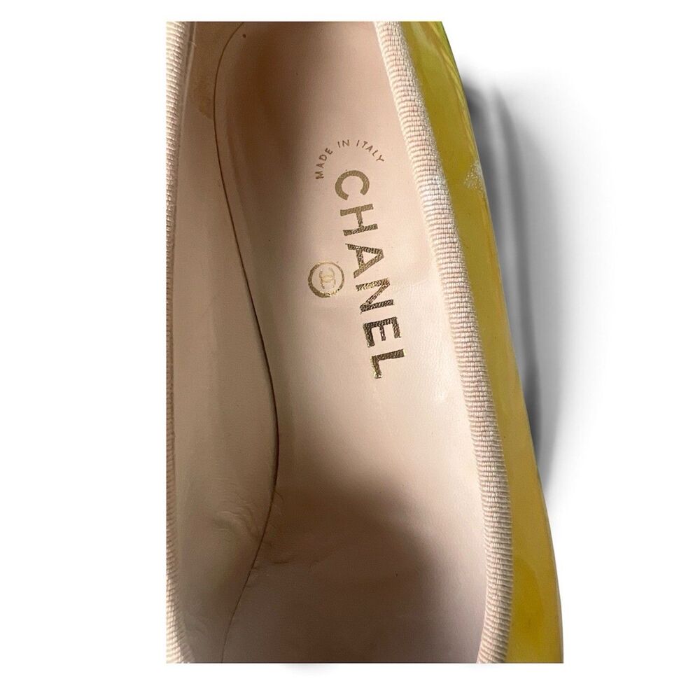 Vintage 1990s Chanel Patent Leather Cap-Toe Kitten Heels Gold Black  41 - Picture 5 of 16